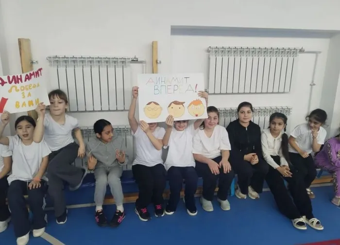 А ну-ка, мальчики