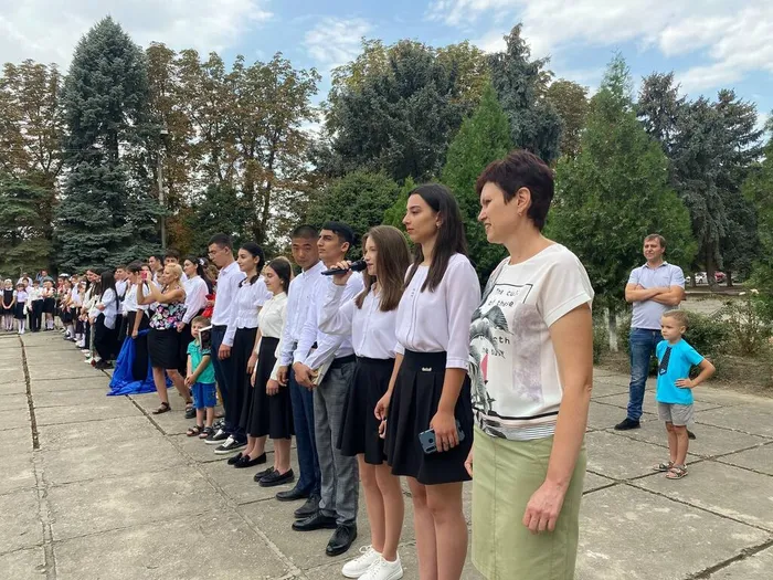 photo_5229039992330894941_y