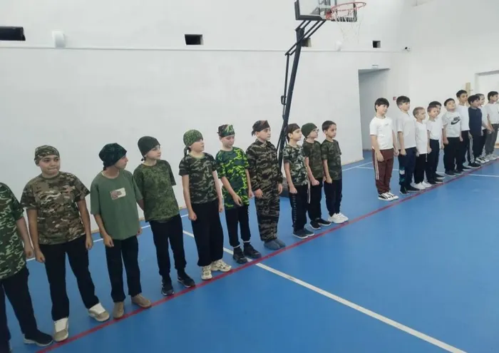 А ну-ка, мальчики